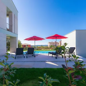 https://villa-matija.in-istria.net