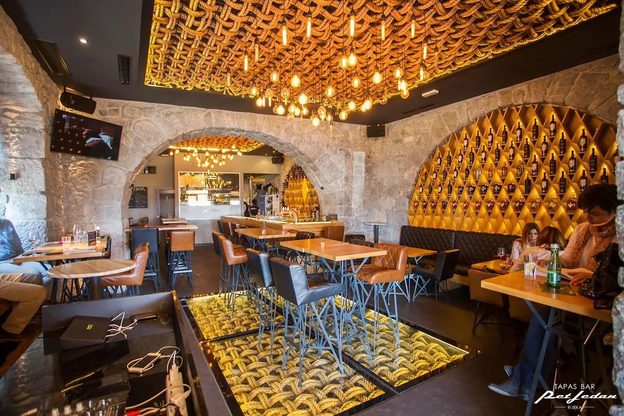 Molo Longo - Central Apartments & Rooms Rijeka