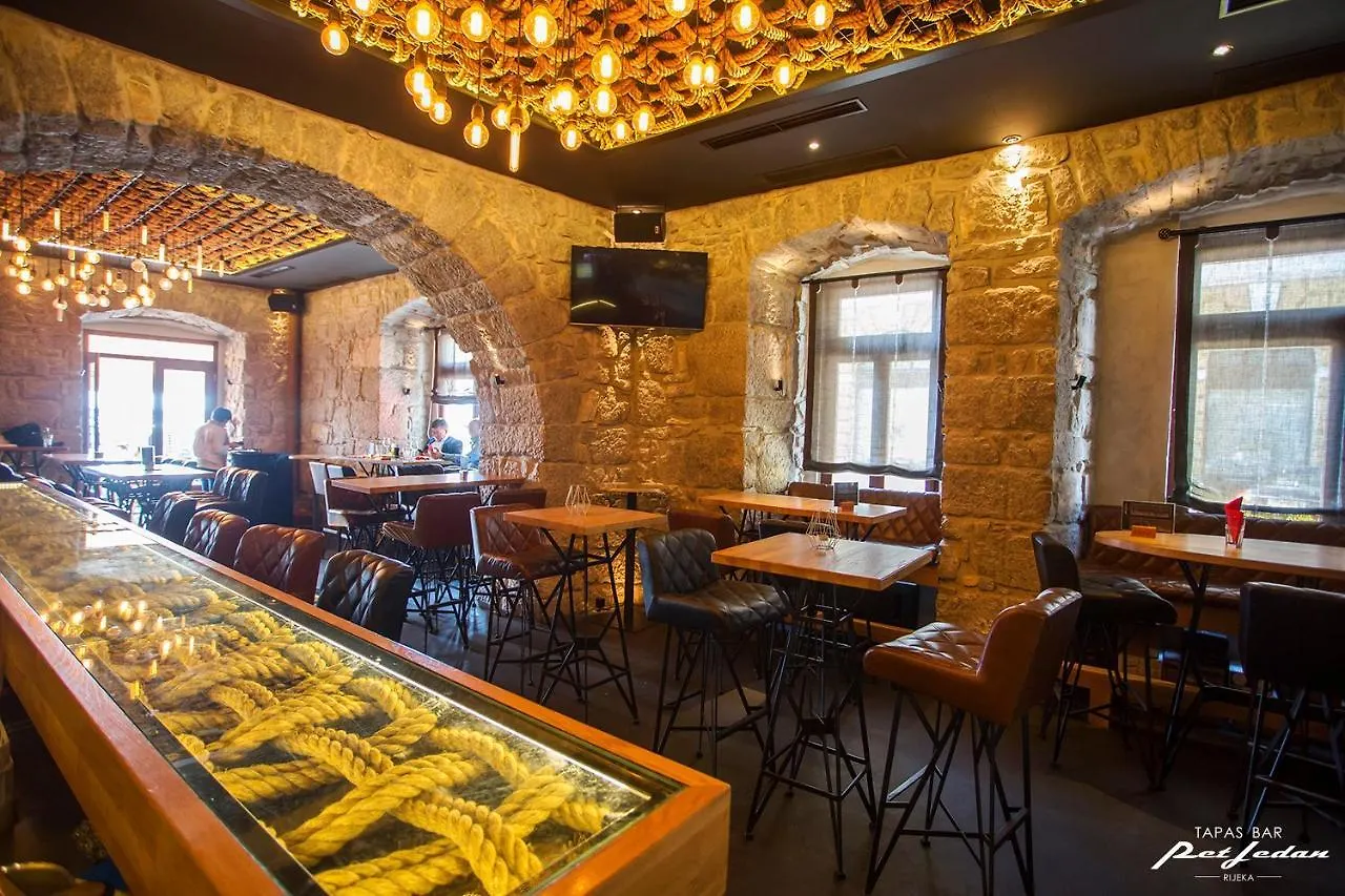 Molo Longo - Central Apartments & Rooms Rijeka