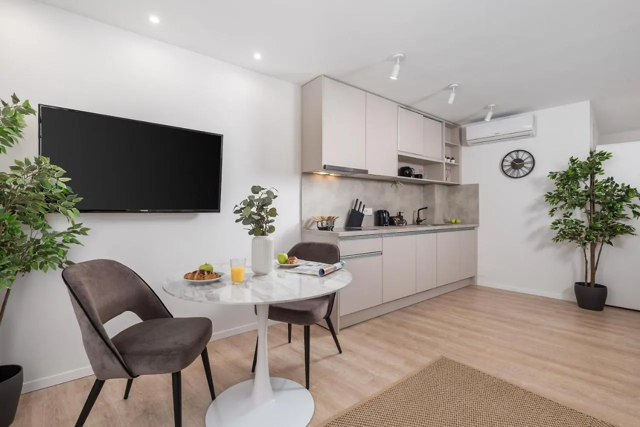 Molo Longo - Central Apartments & Rooms Rijeka 0*,  Croatia