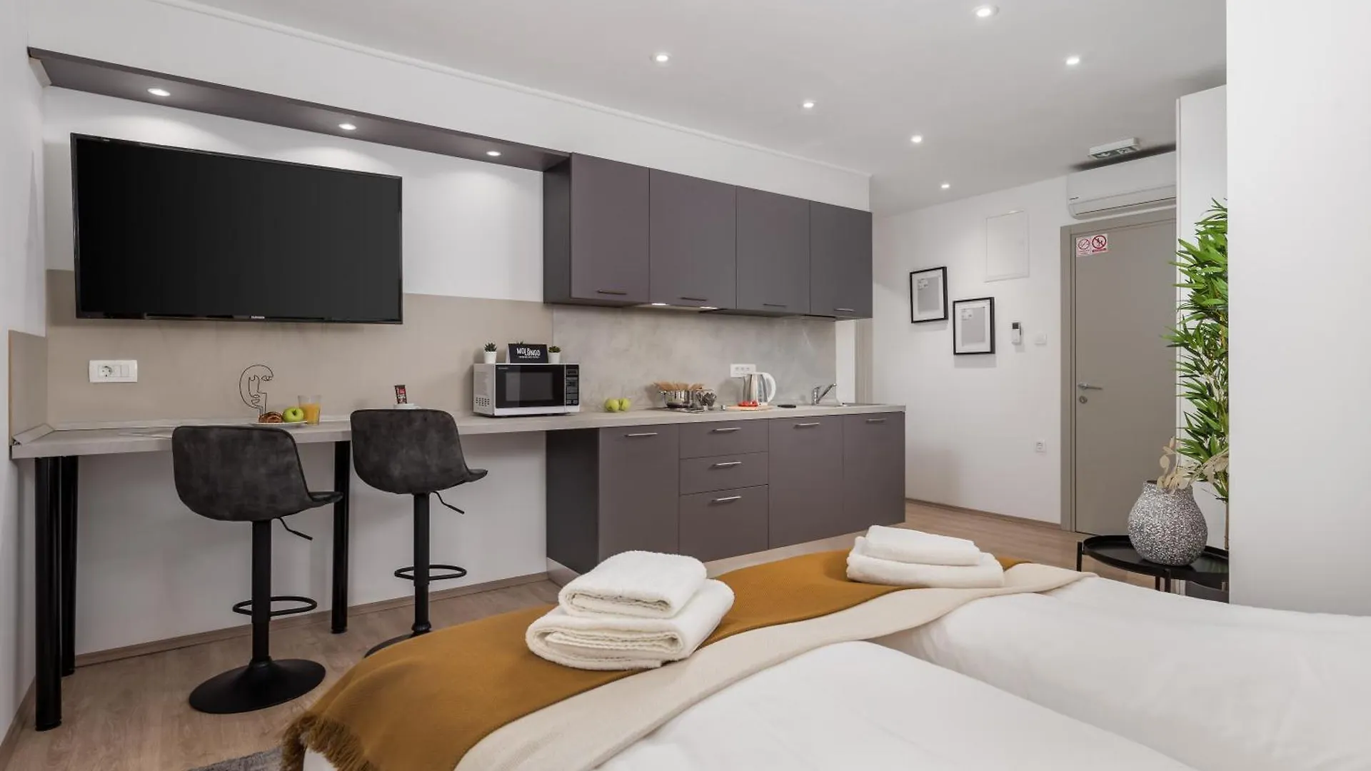 Molo Longo - Central Apartments & Rooms Rijeka Croatia