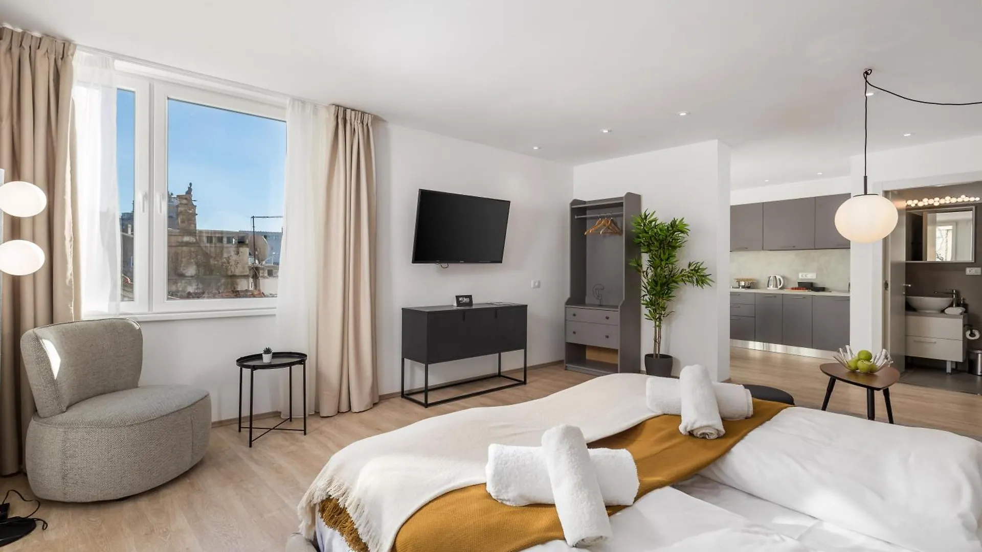 Molo Longo - Central Apartments & Rooms Rijeka Croatia
