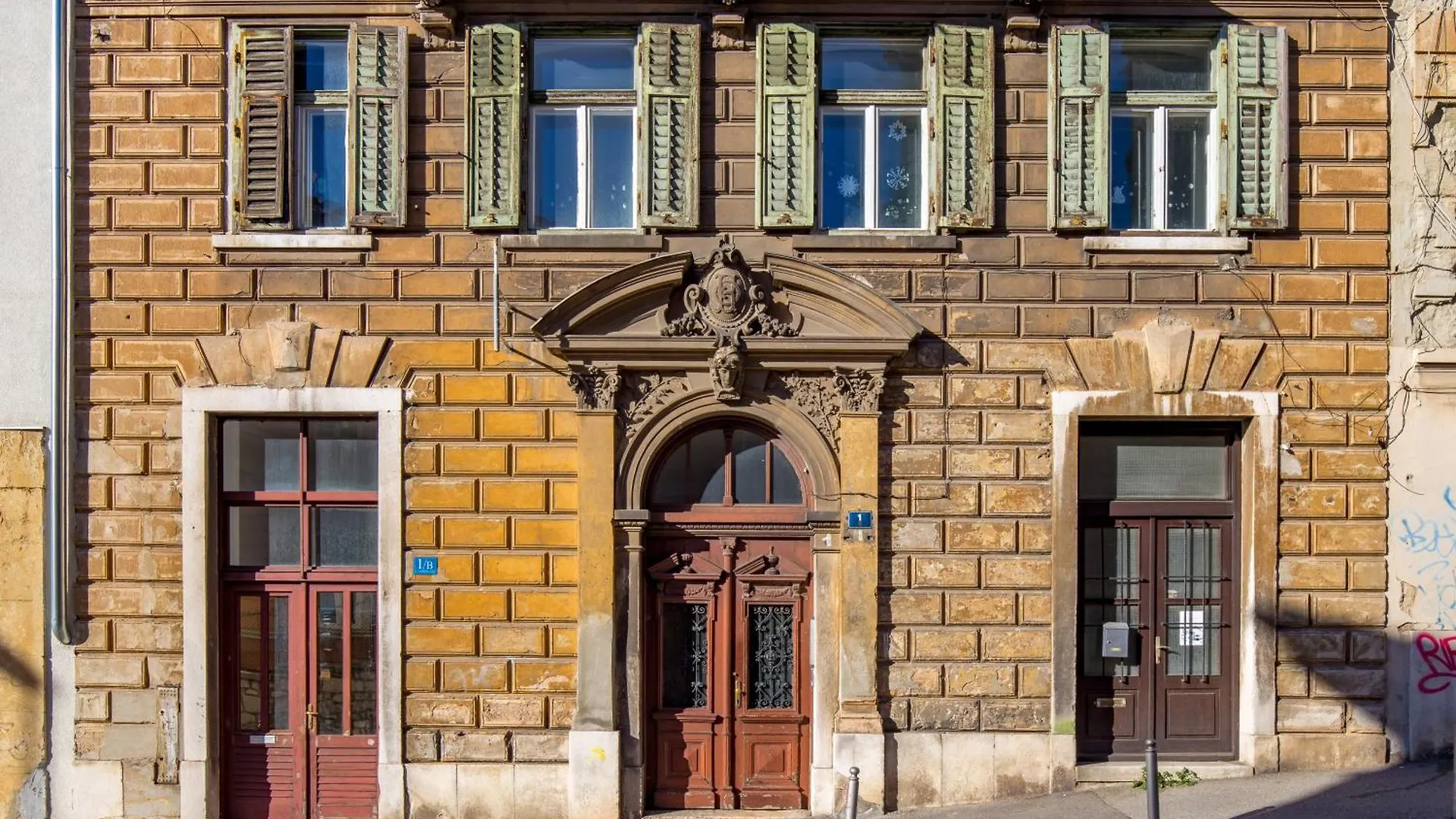 Molo Longo - Central Apartments & Rooms Rijeka 0*,  Croatia