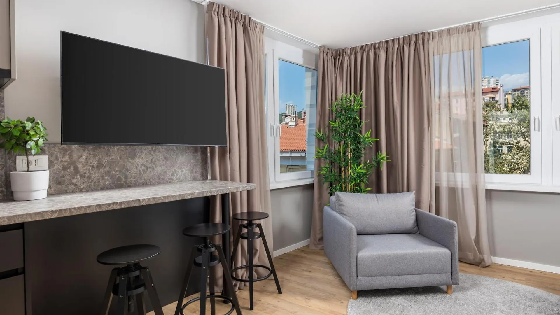 Molo Longo - Central Apartments & Rooms Rijeka Croatia