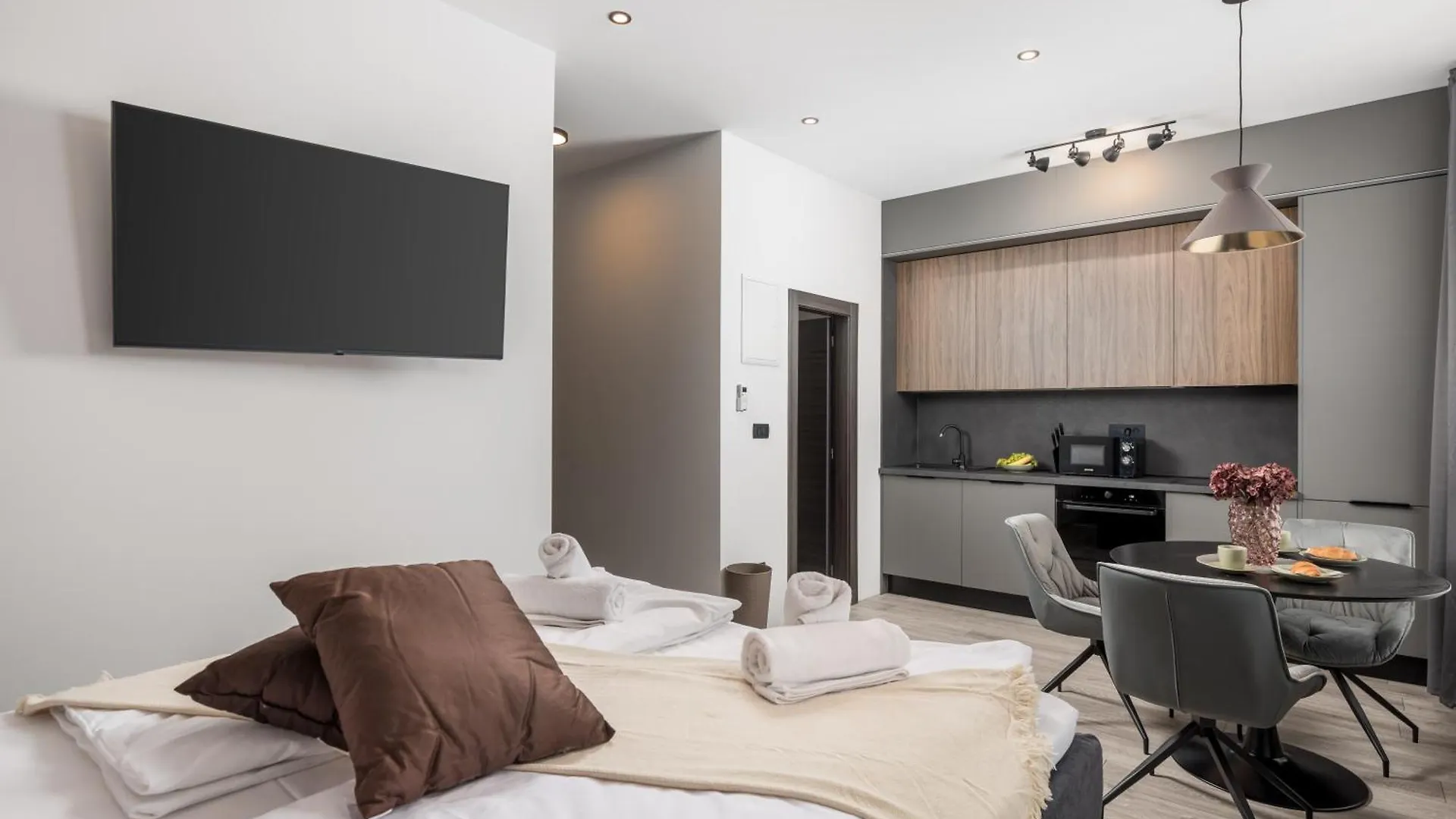 Molo Longo - Central Apartments & Rooms Rijeka 0*,  Croatia