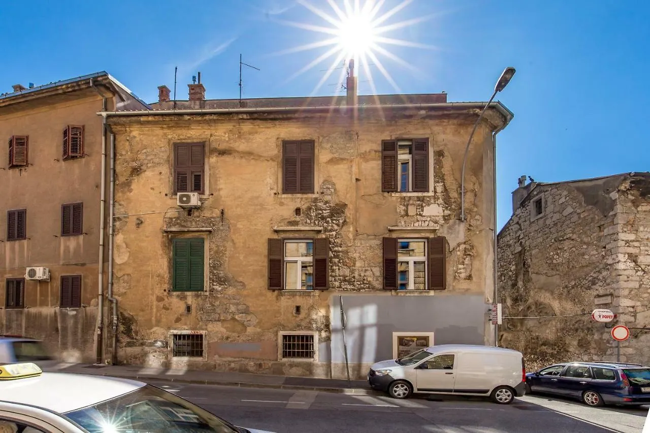 Molo Longo - Central Apartments & Rooms Rijeka 0*,  Croatia